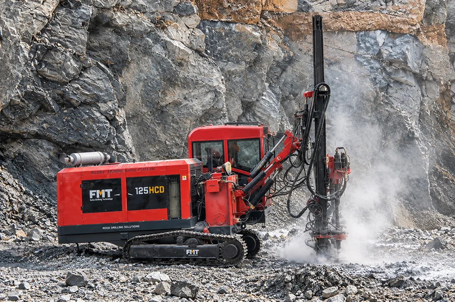 Crawler drill for mining and quarry drilling